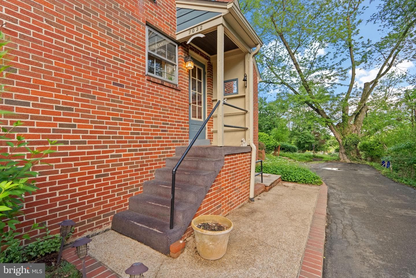 7032 Warfield Road photo 27