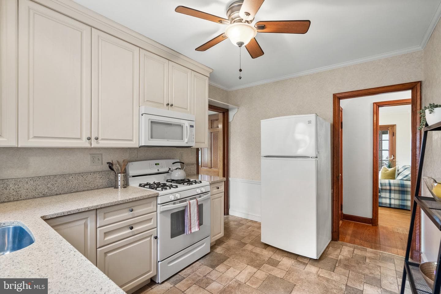 7032 Warfield Road photo 9