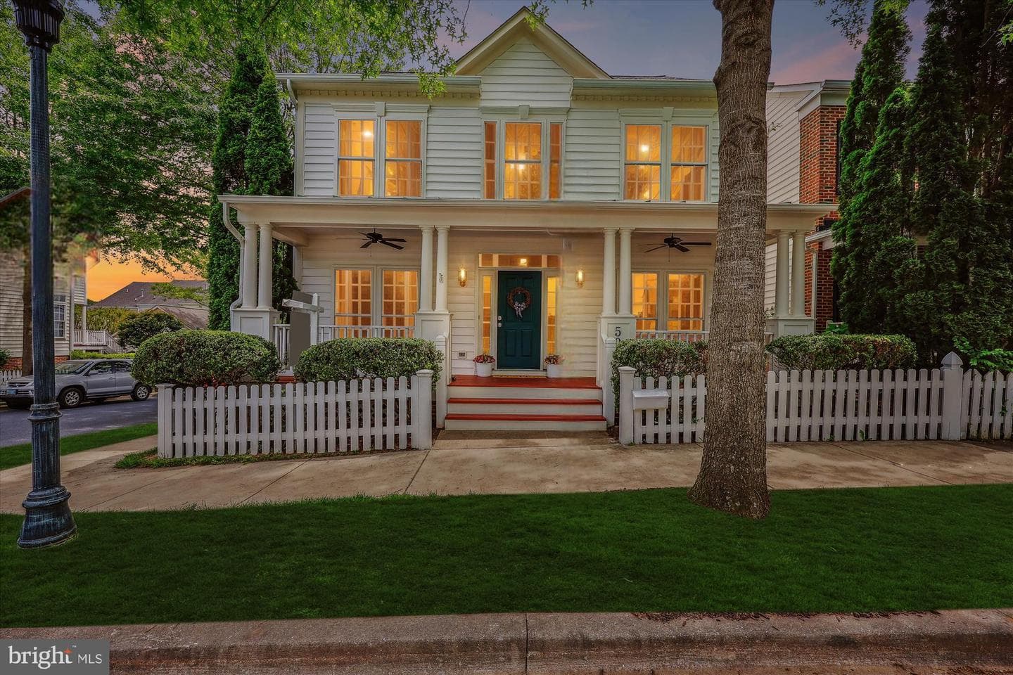 502 Leaning Oak Street photo 2