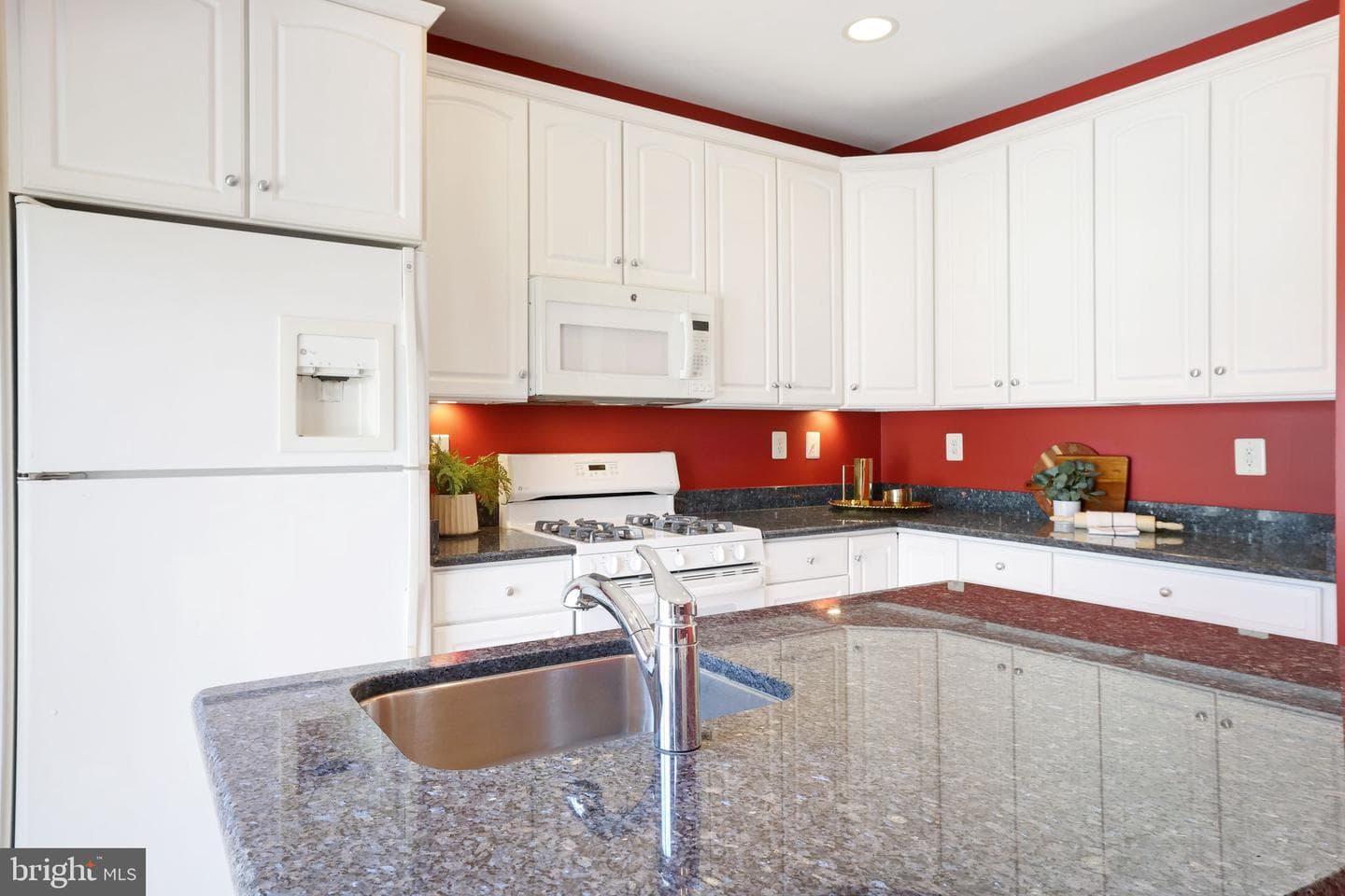 302 Fallsgrove Drive photo 22
