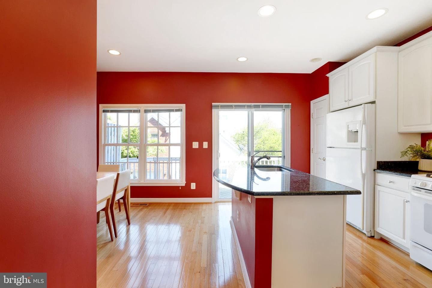 302 Fallsgrove Drive photo 23