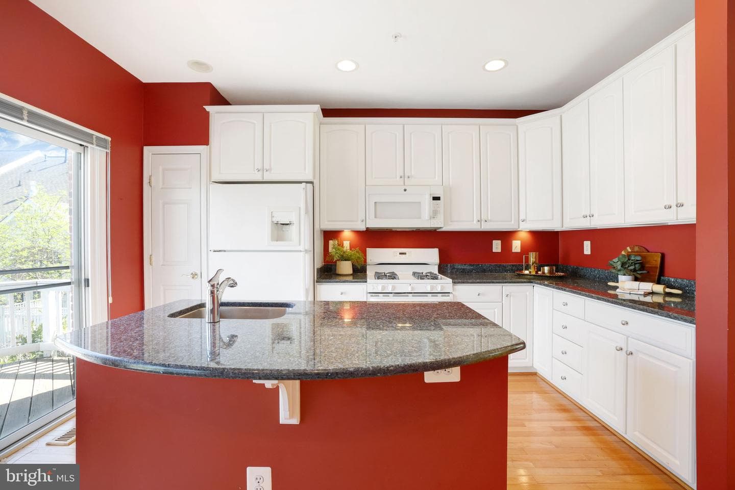 302 Fallsgrove Drive photo 24