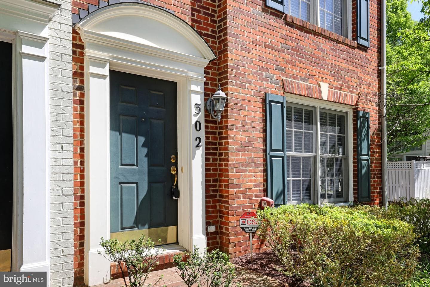 302 Fallsgrove Drive photo 3