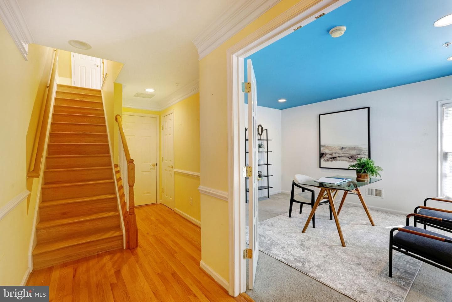 302 Fallsgrove Drive photo 4