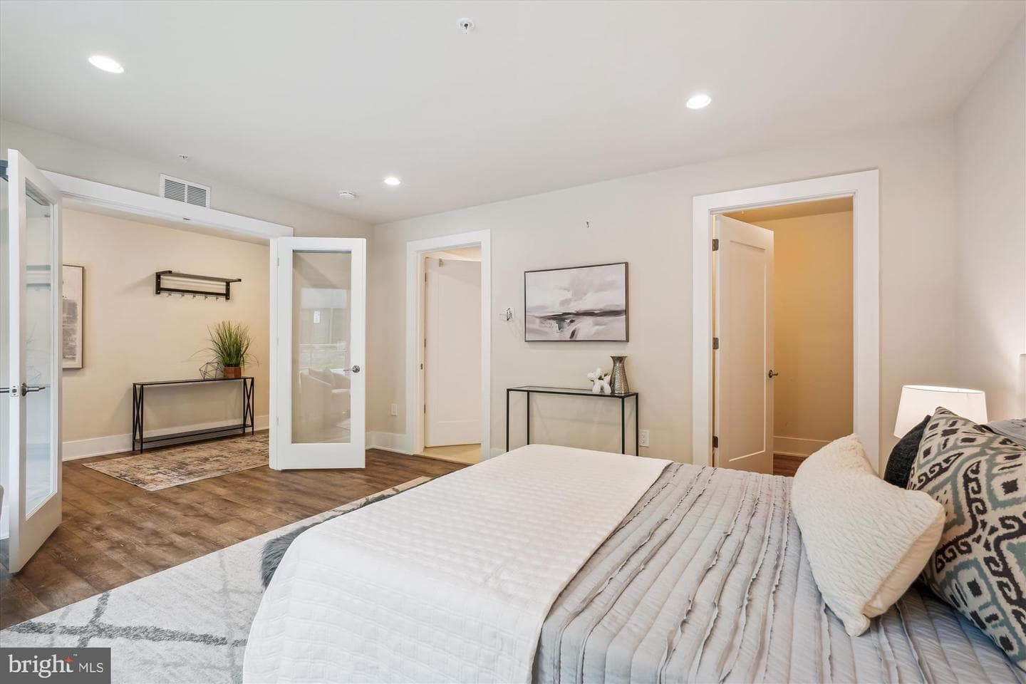 10010 Laureate Way photo 8