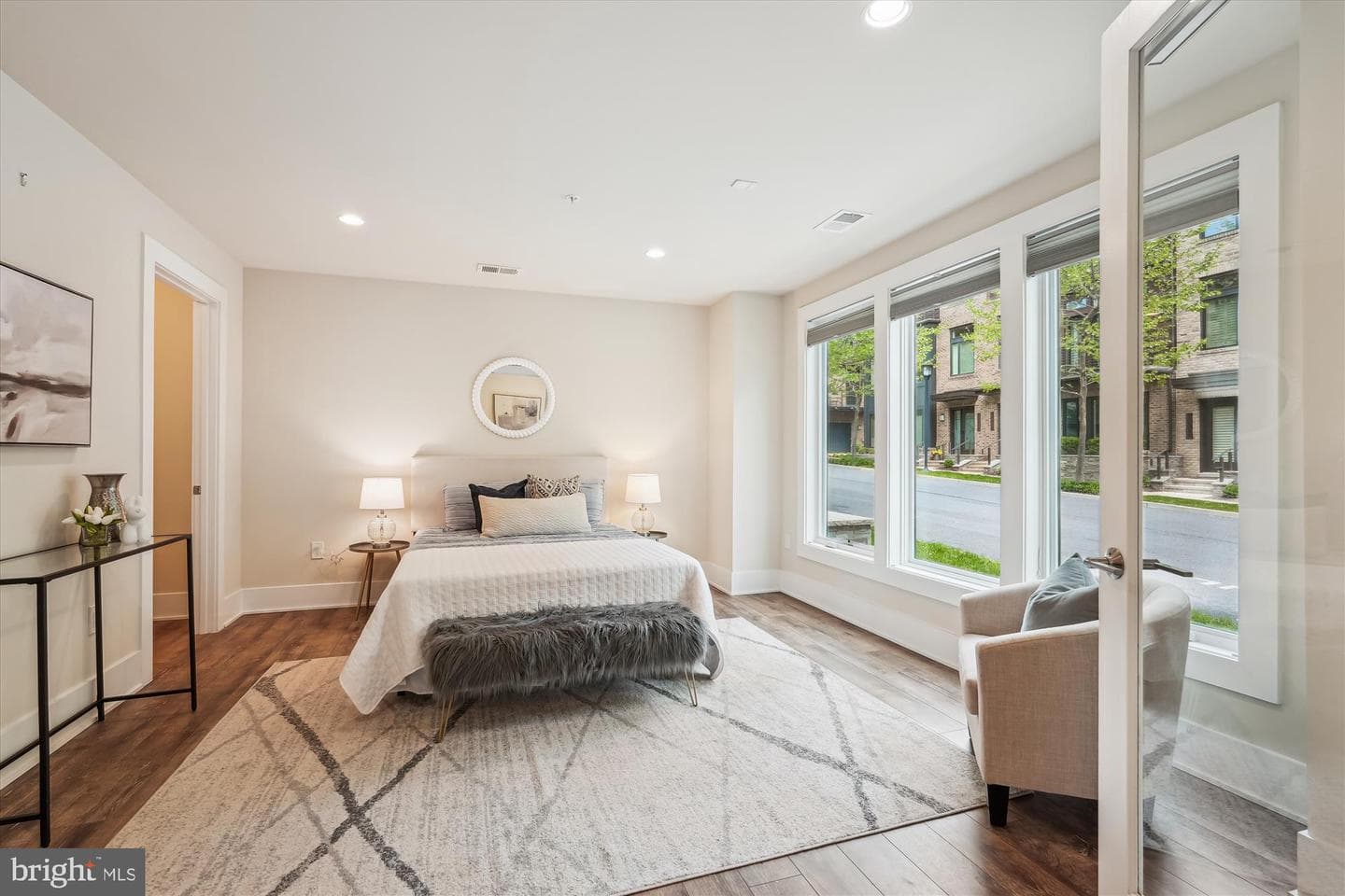 10010 Laureate Way photo 9