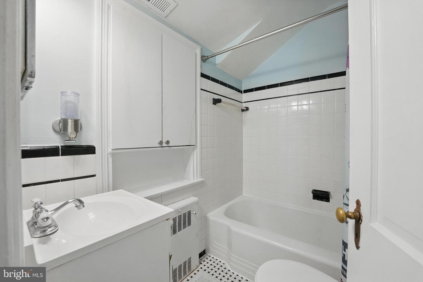 1103 Lancaster Road photo 33
