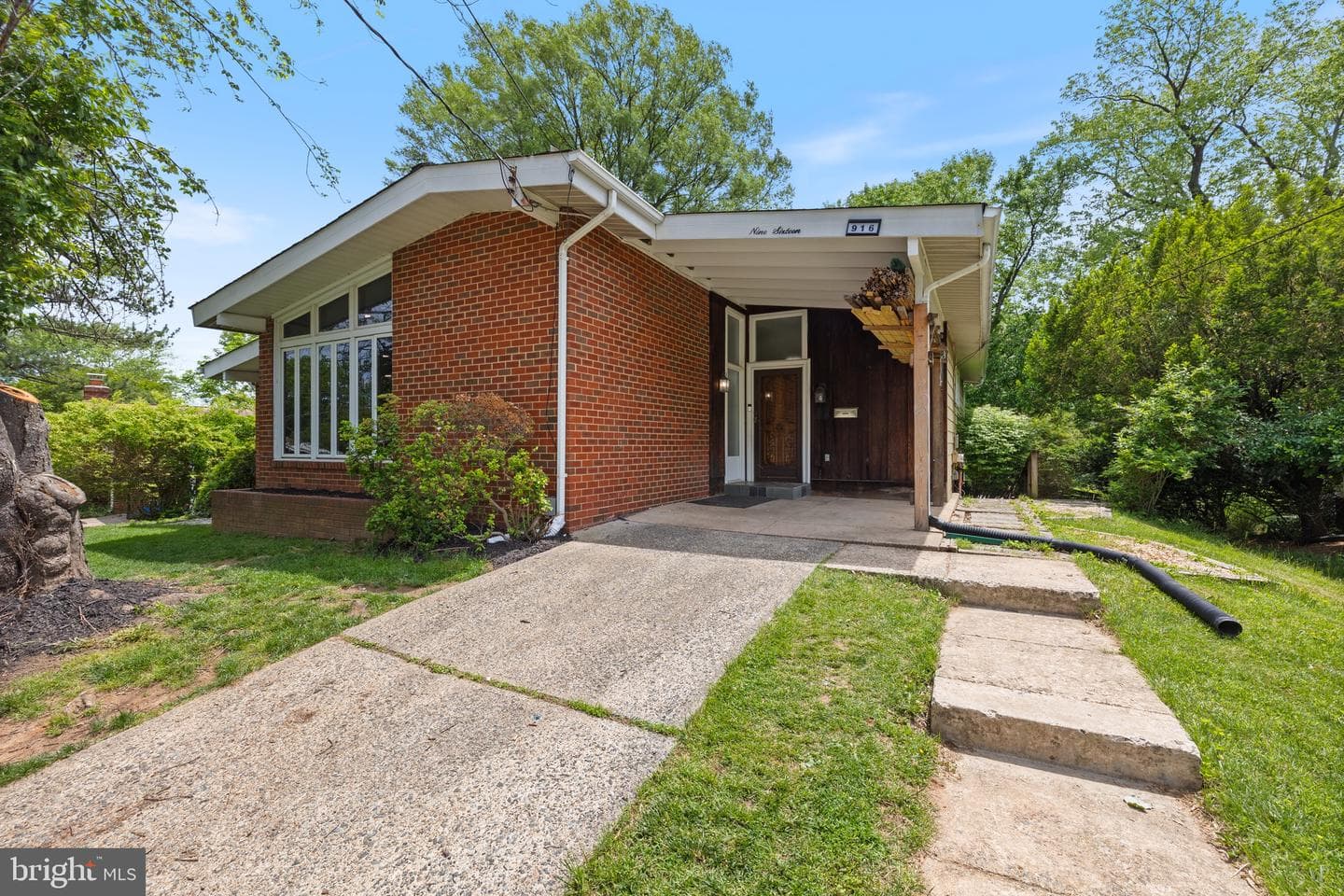 916 Hyde Road photo 2