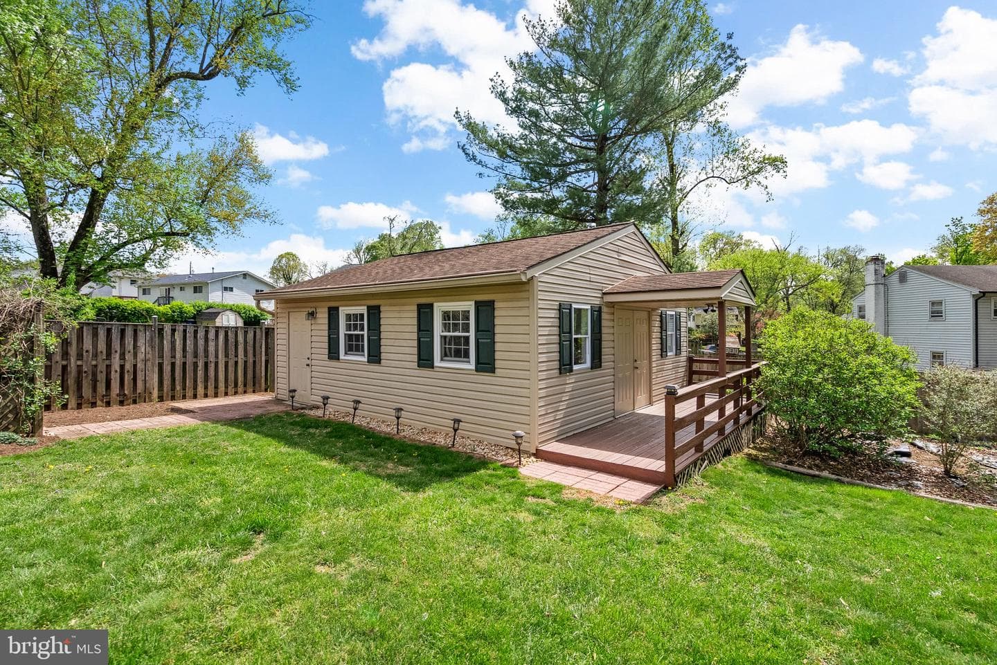 4712 Iris Street photo 2