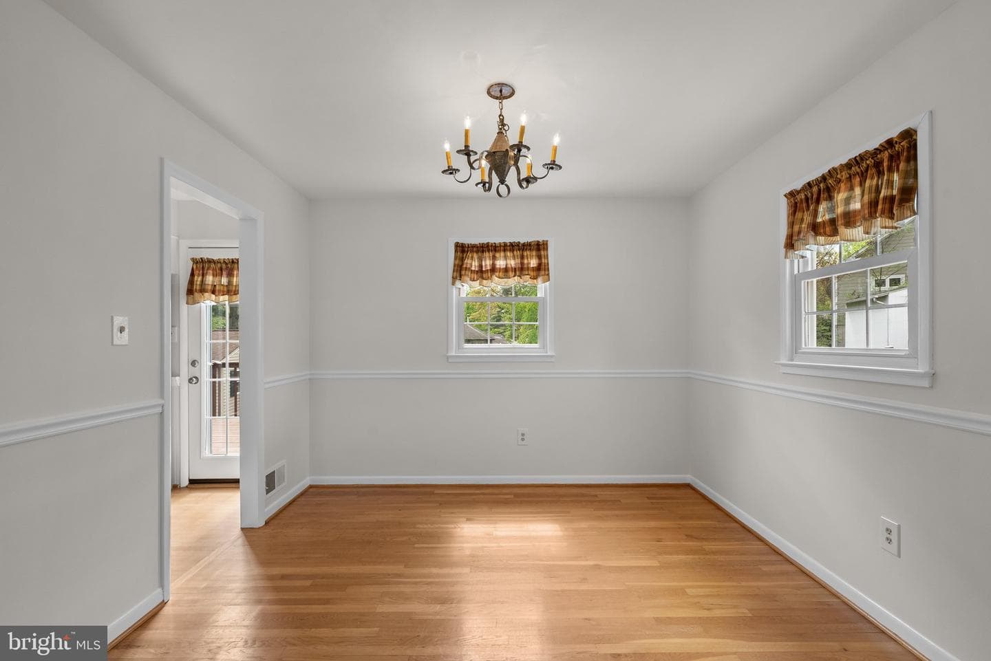 4712 Iris Street photo 9