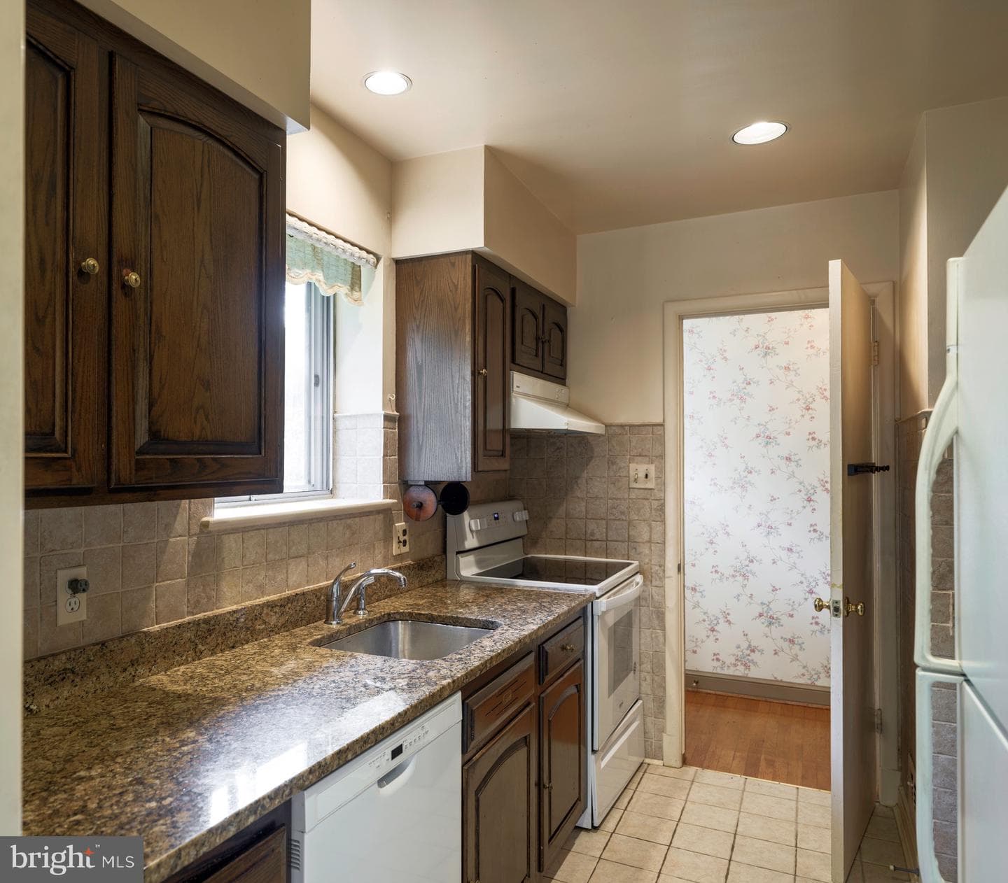 6502 Brookes Hill Court photo 9
