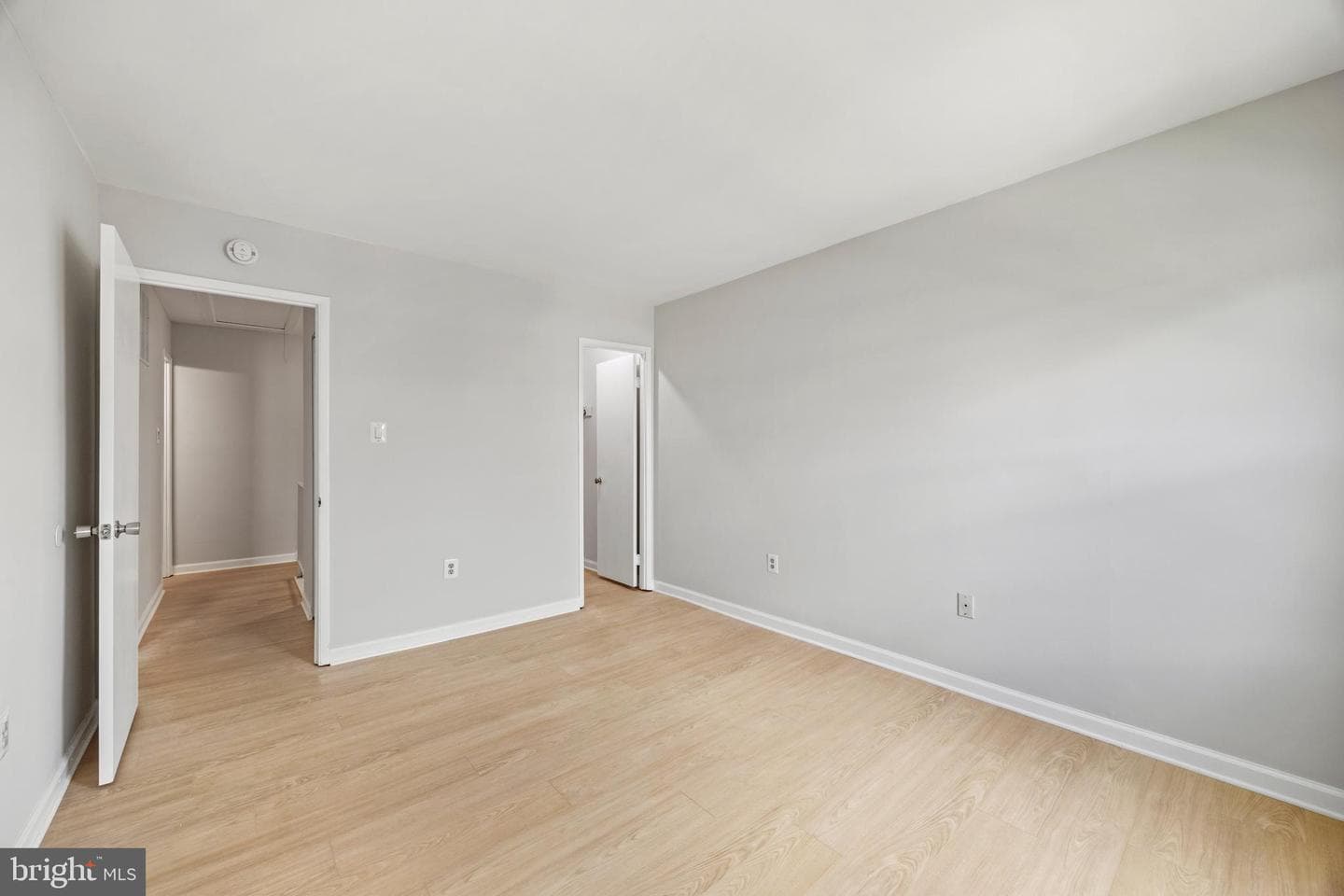565 W Diamond Avenue #27 photo 10