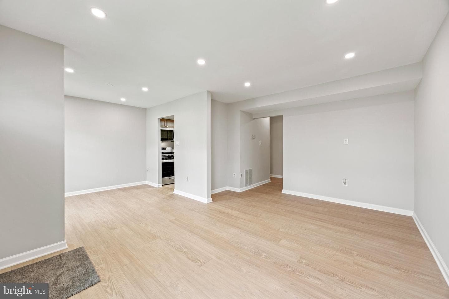 565 W Diamond Avenue #27 photo 2