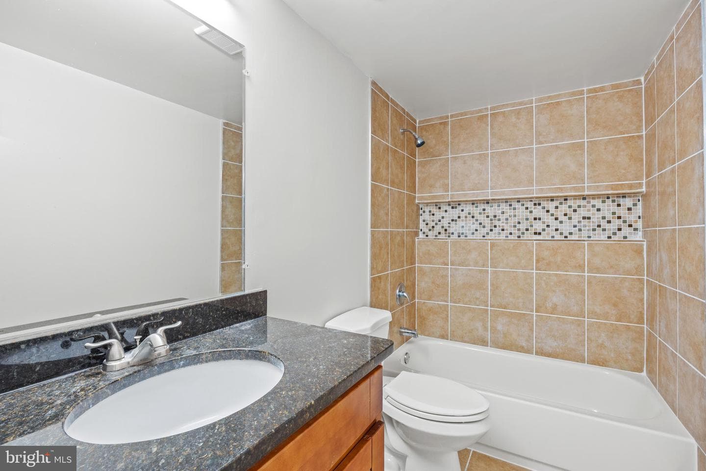 565 W Diamond Avenue #27 photo 20