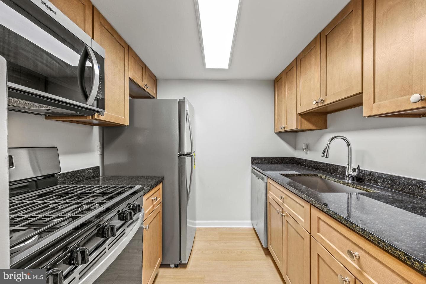 565 W Diamond Avenue #27 photo 7