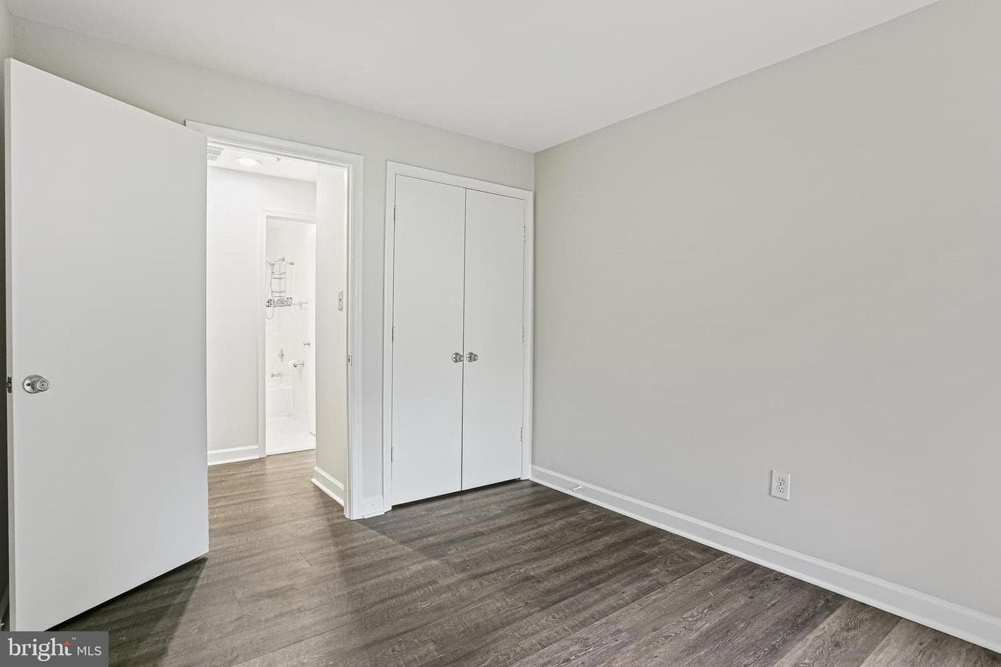 3301 Sir Thomas Drive #6-B-31 photo 17