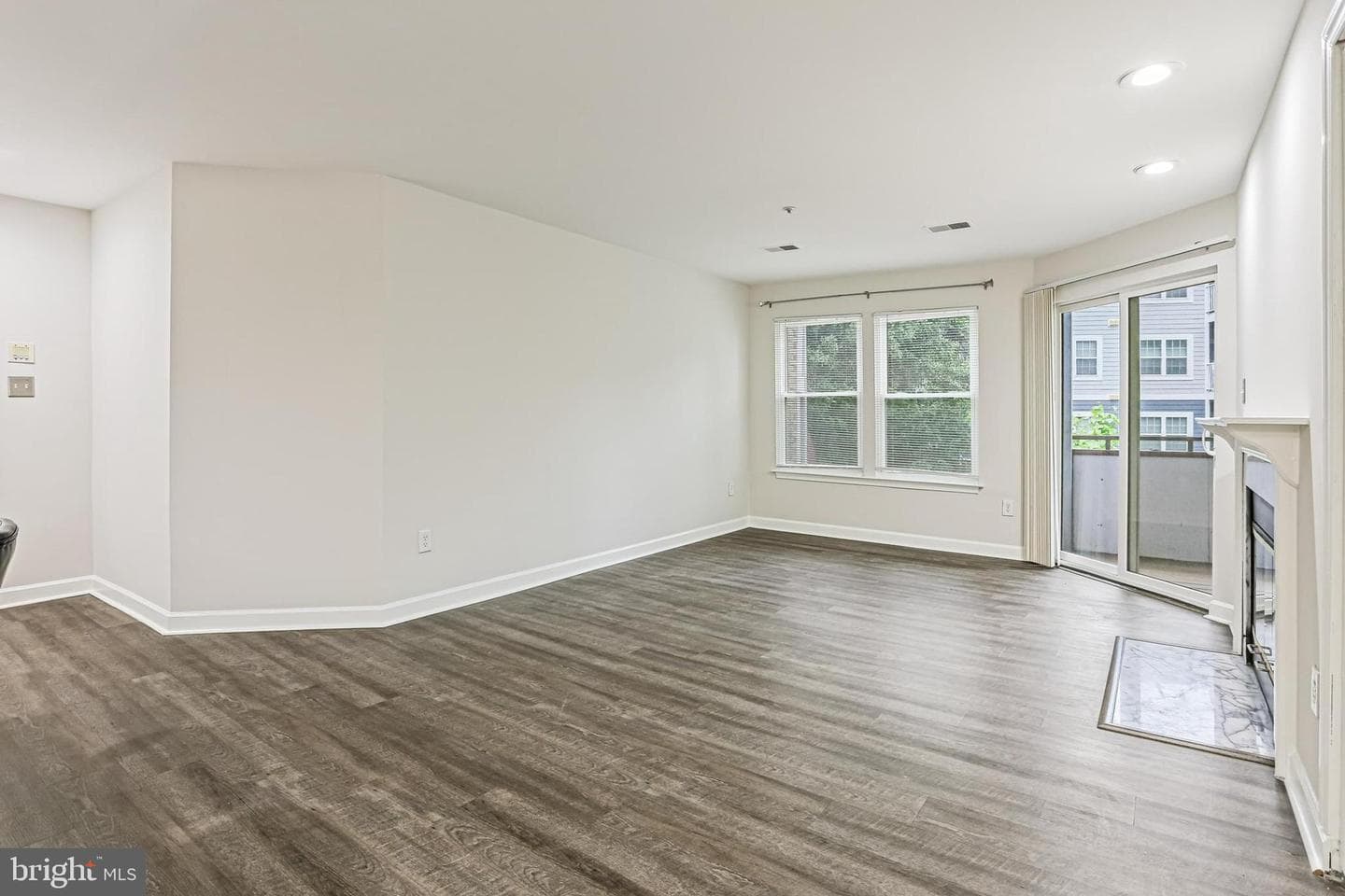 3301 Sir Thomas Drive #6-B-31 photo 5