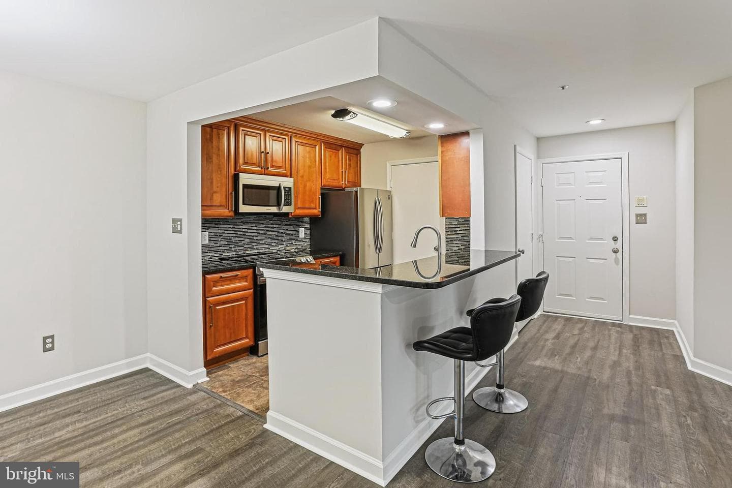 3301 Sir Thomas Drive #6-B-31 photo 6