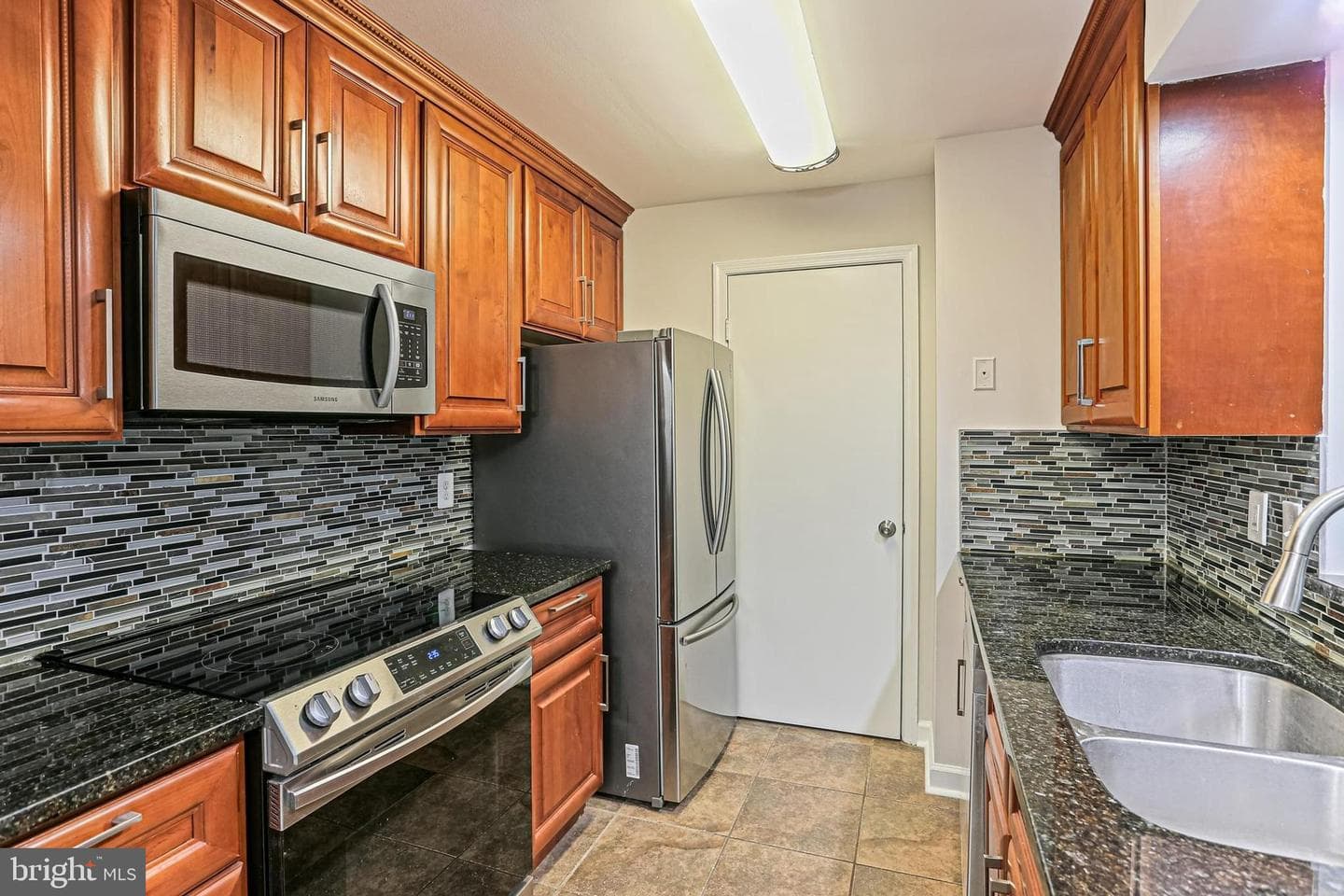 3301 Sir Thomas Drive #6-B-31 photo 8