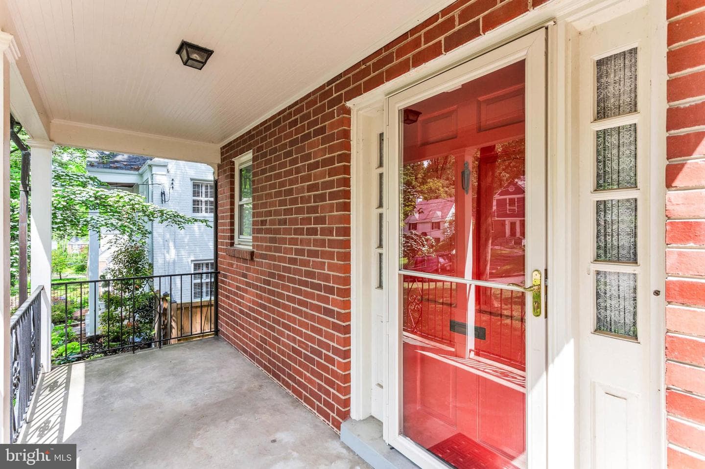 1529 Red Oak Drive photo 3