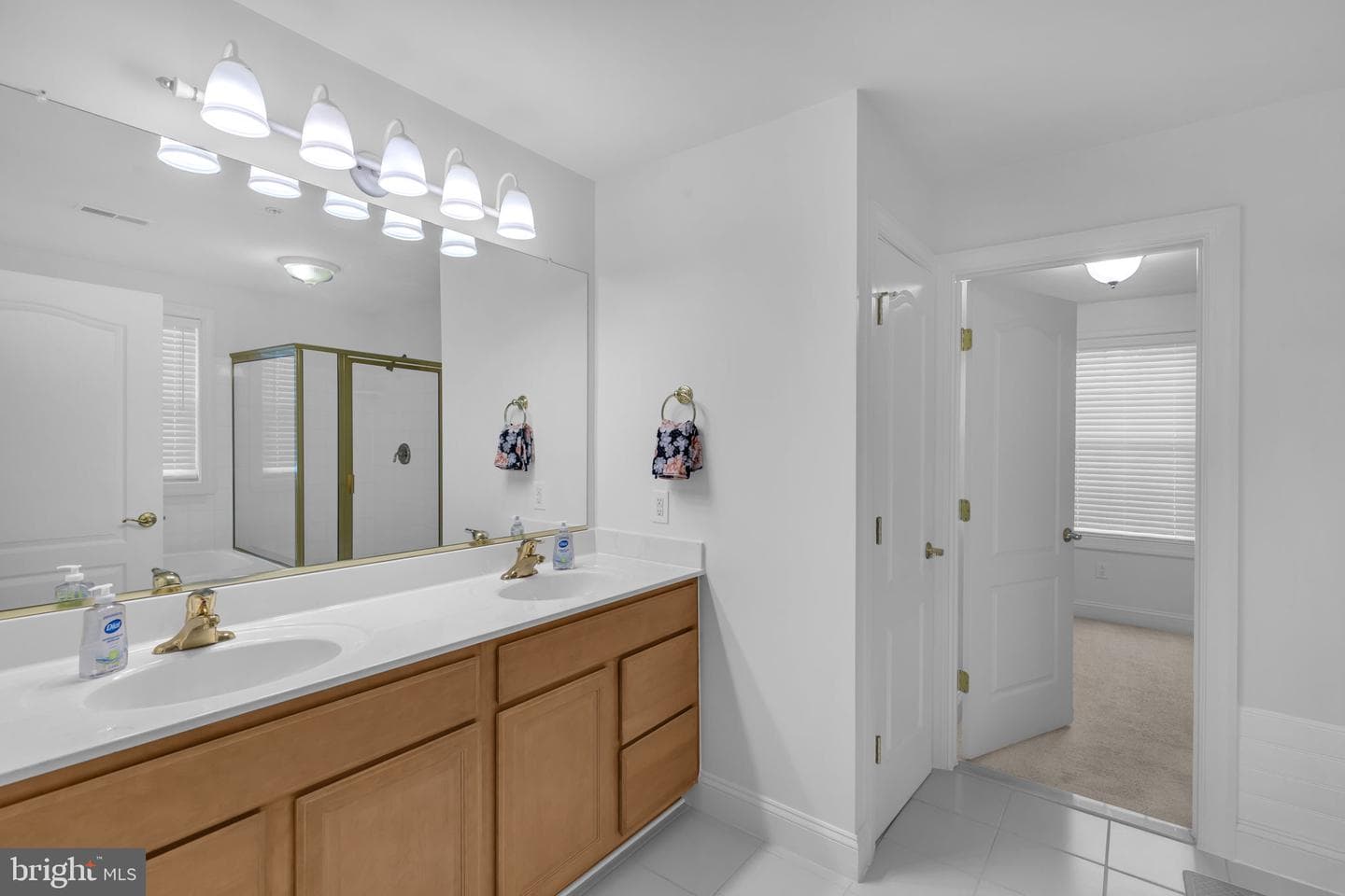 1010 Hollywood Avenue photo 11
