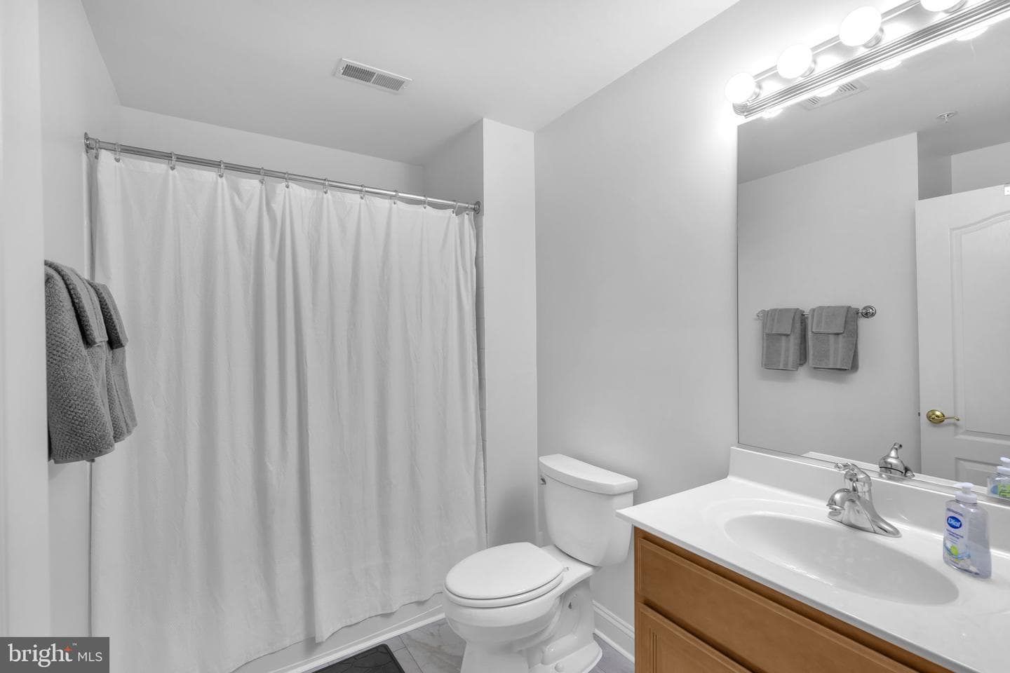 1010 Hollywood Avenue photo 16