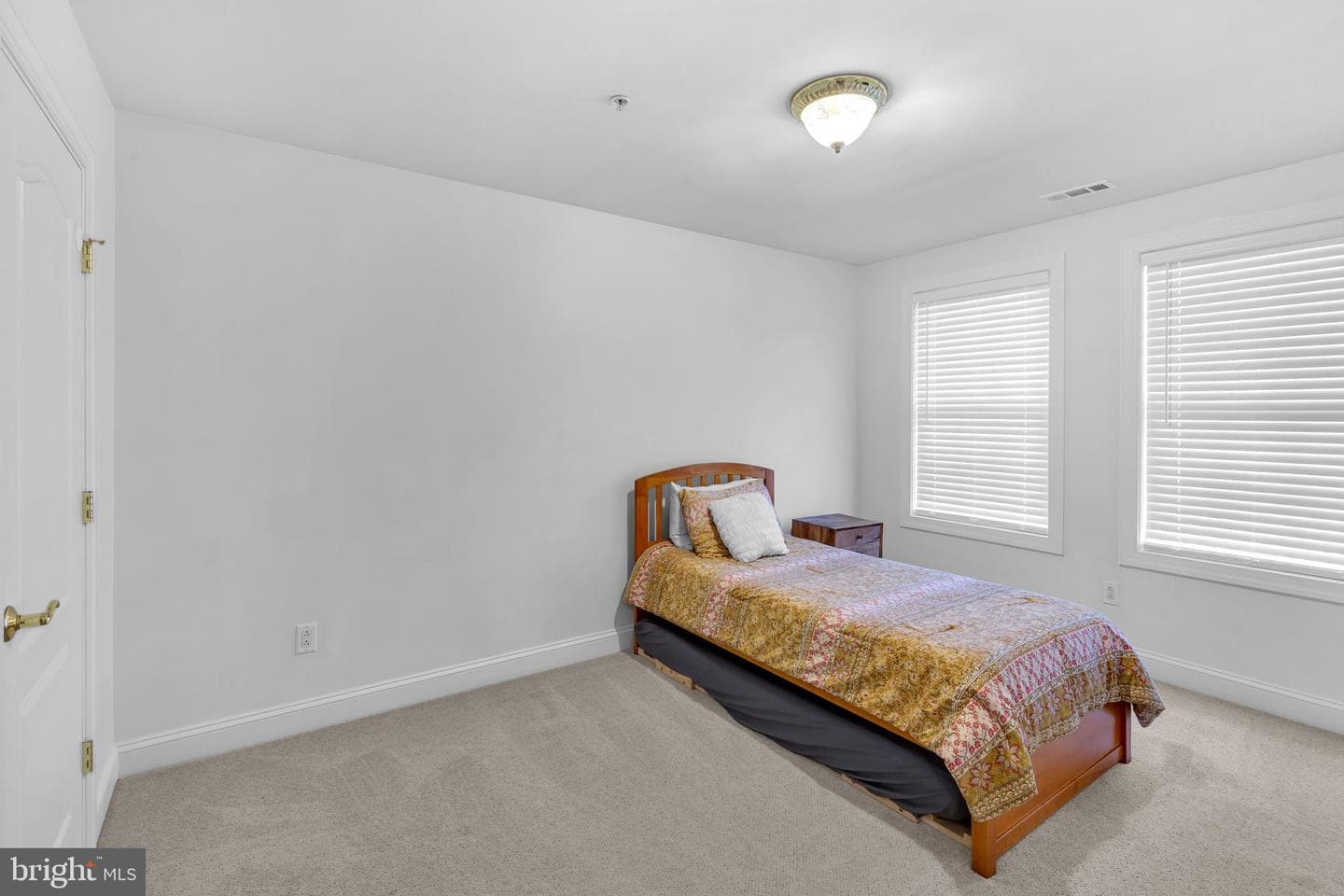 1010 Hollywood Avenue photo 17