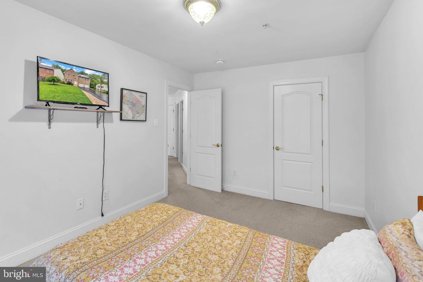 1010 Hollywood Avenue photo 18