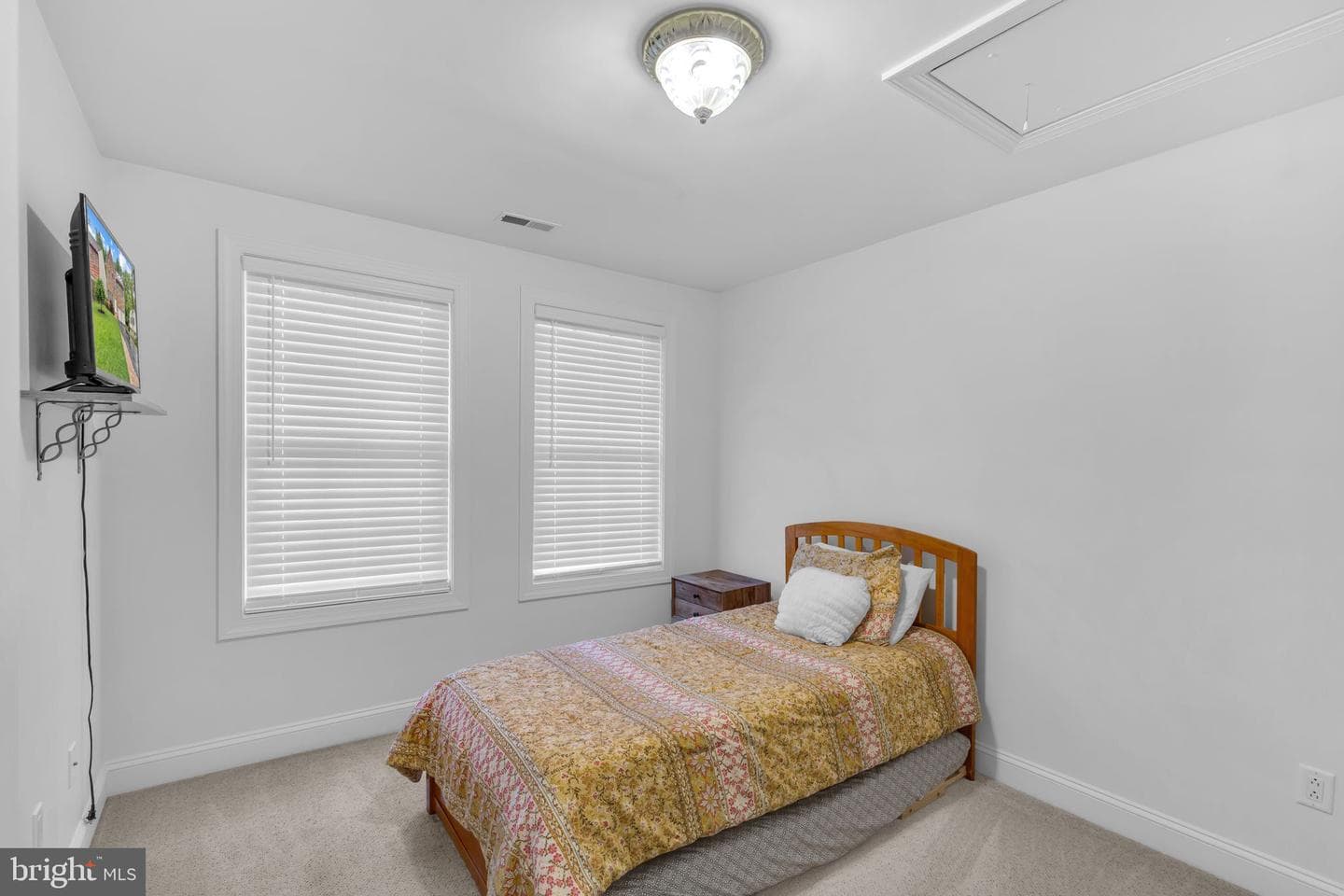 1010 Hollywood Avenue photo 19