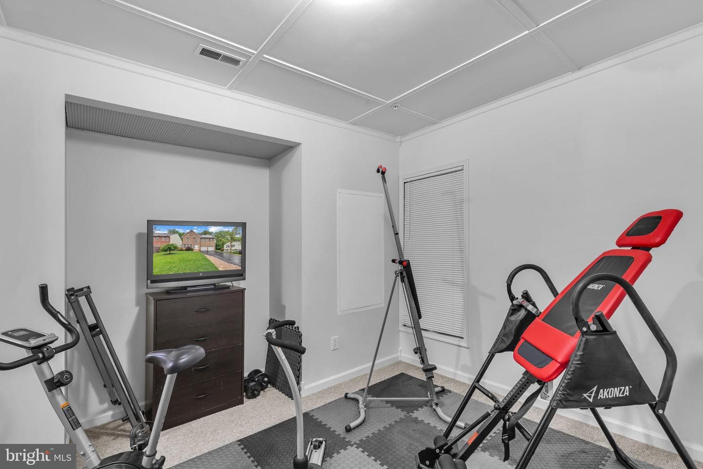 1010 Hollywood Avenue photo 23