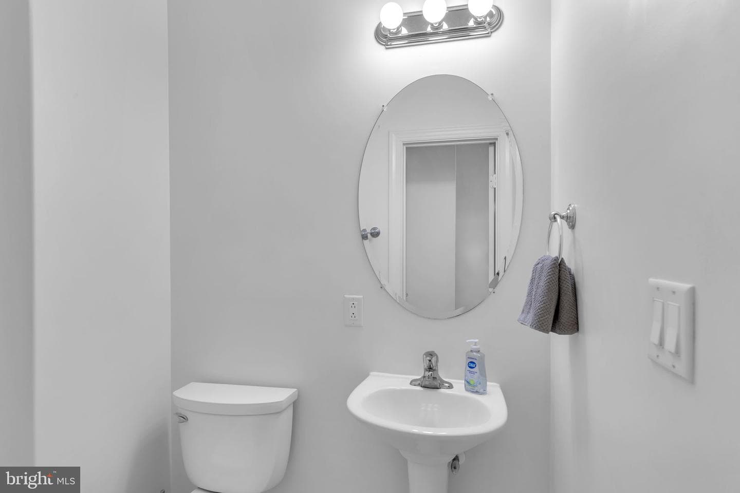 1010 Hollywood Avenue photo 8