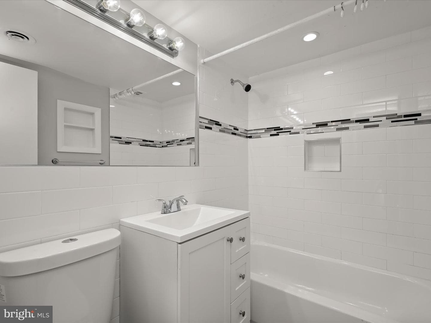 7545 Spring Lake Drive #7545-B photo 23