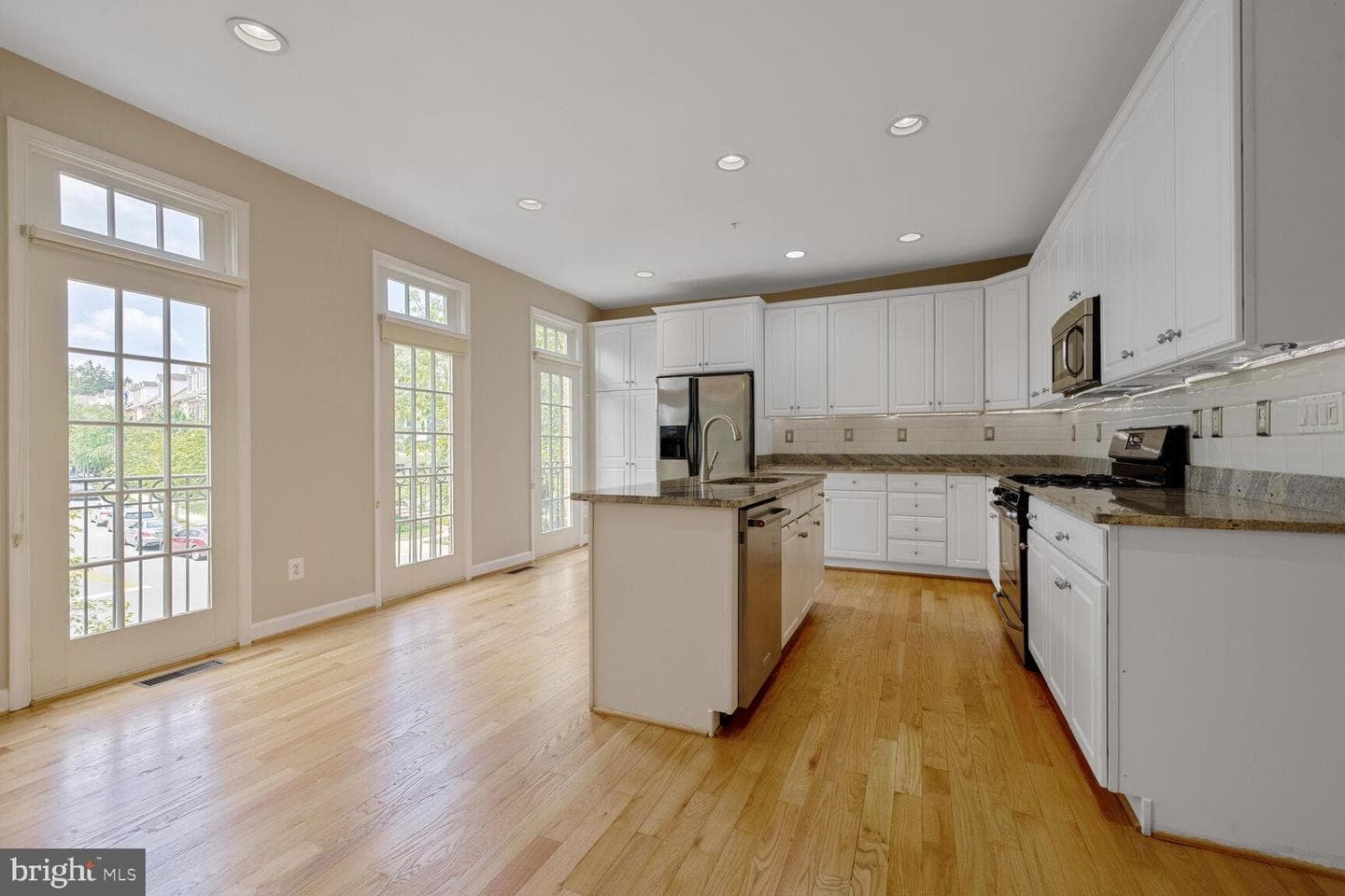 203 Oak Knoll Terrace photo 10