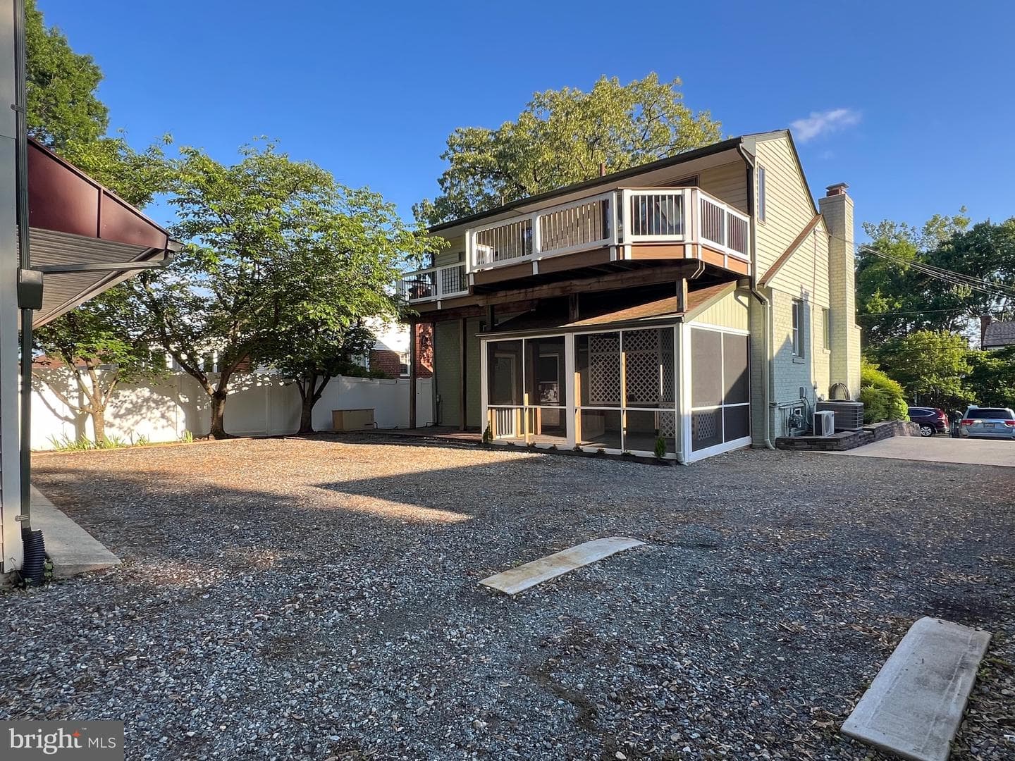 8107 Chester Street photo 10
