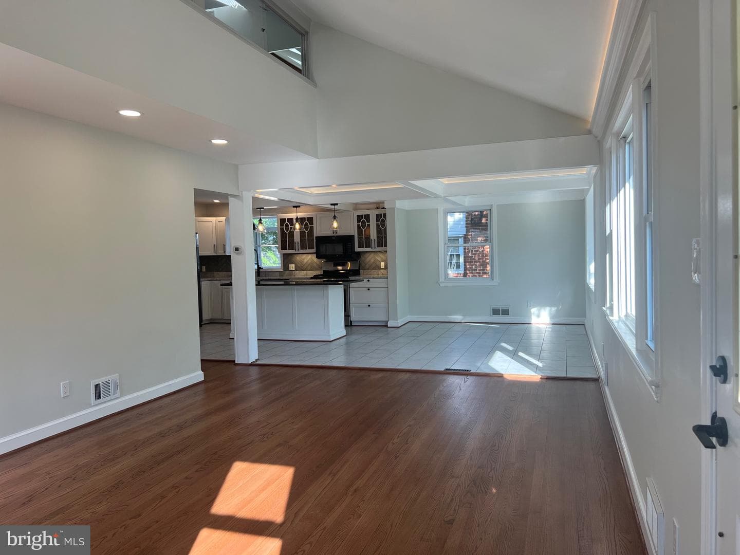 8107 Chester Street photo 13