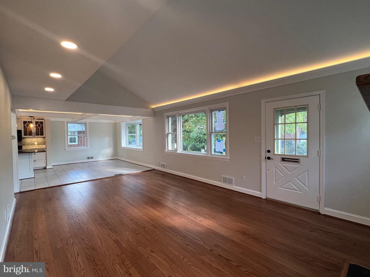 8107 Chester Street photo 14