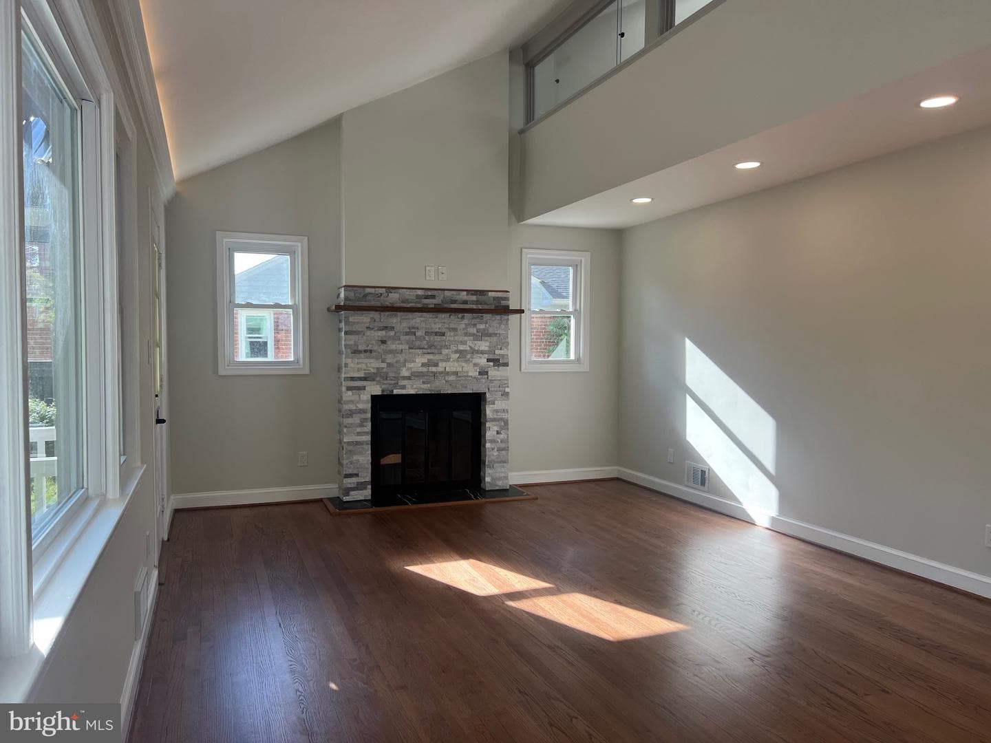 8107 Chester Street photo 15