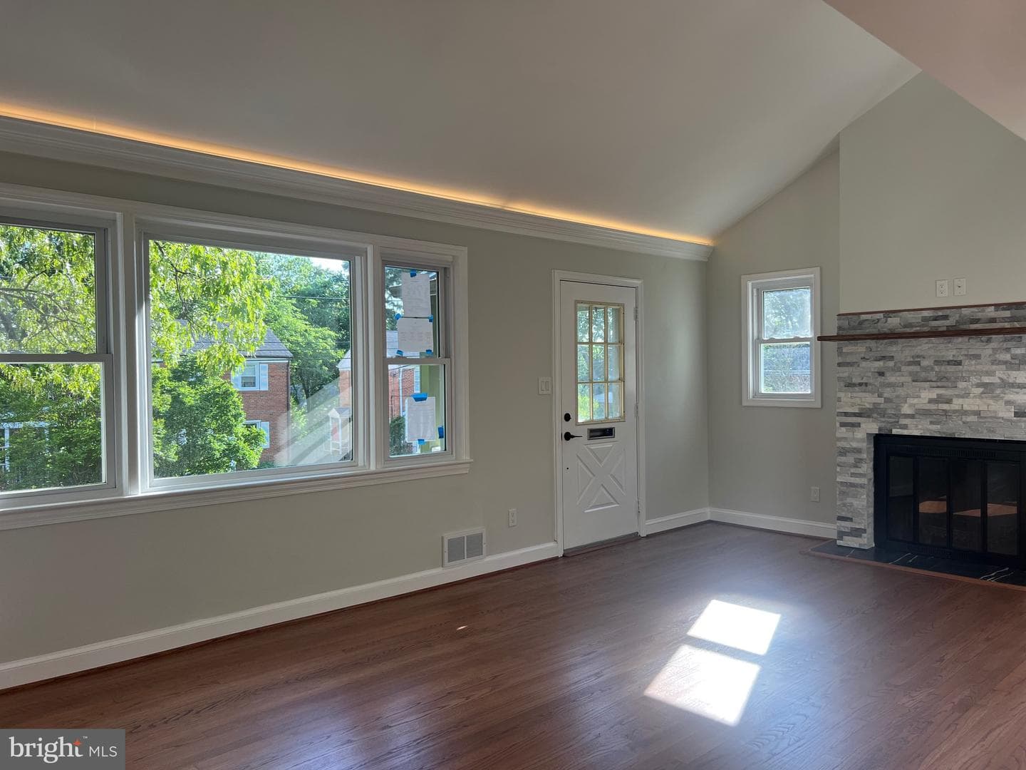 8107 Chester Street photo 16