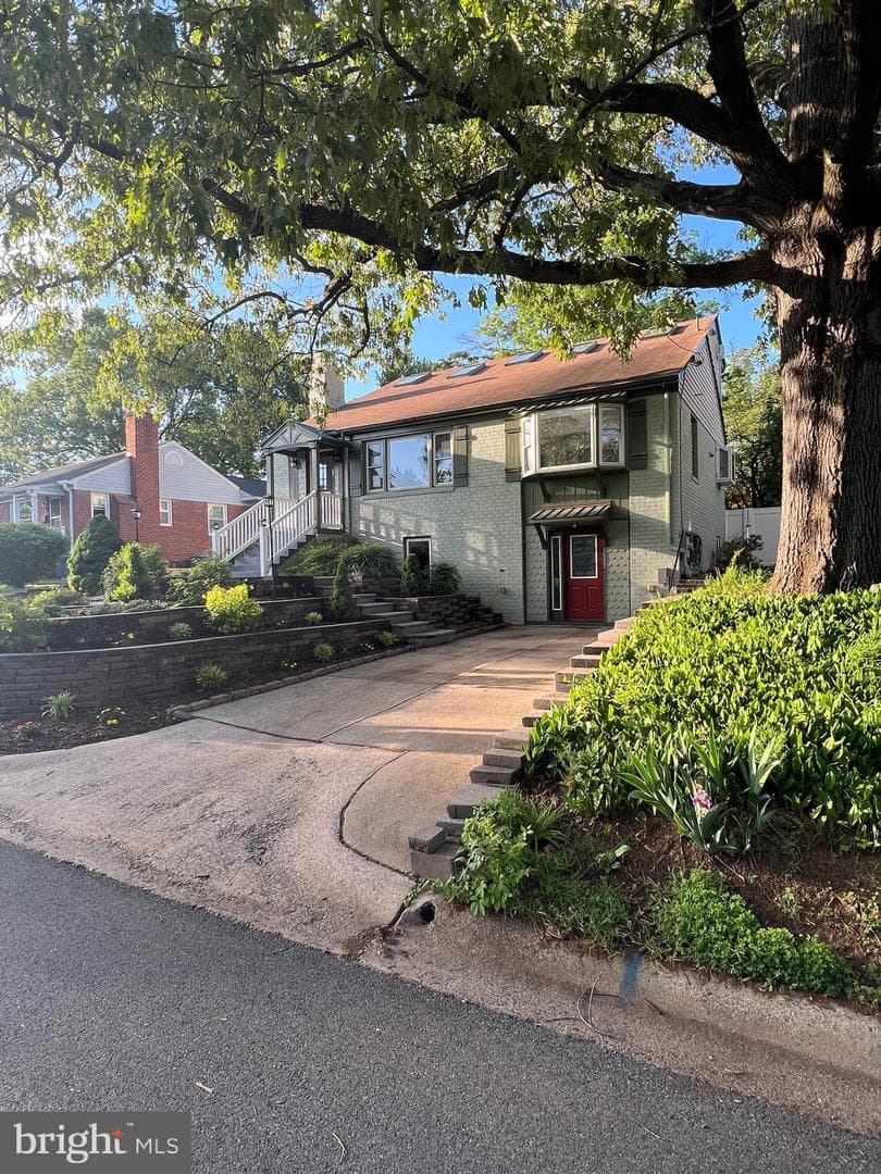 8107 Chester Street photo 2