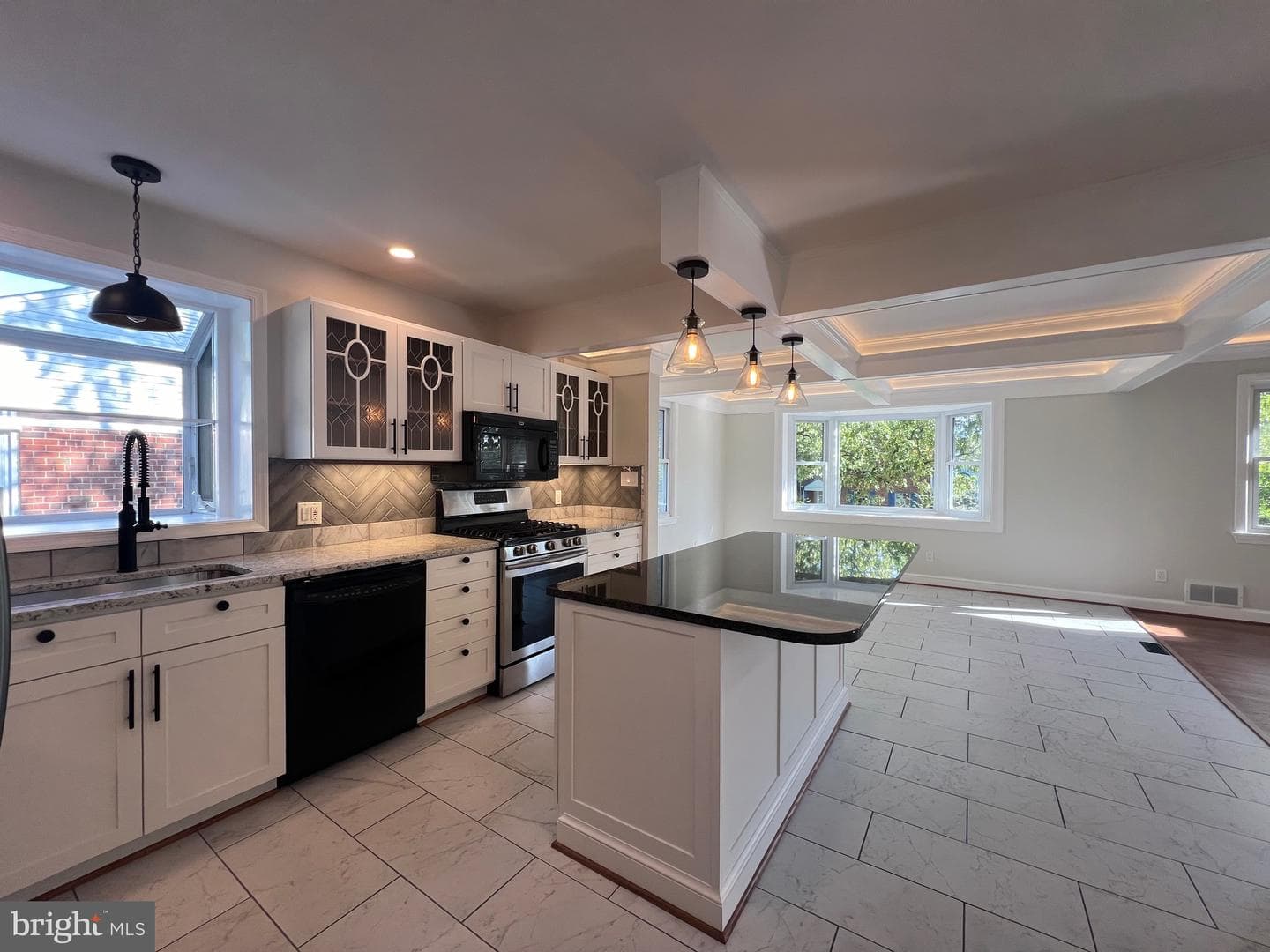 8107 Chester Street photo 24
