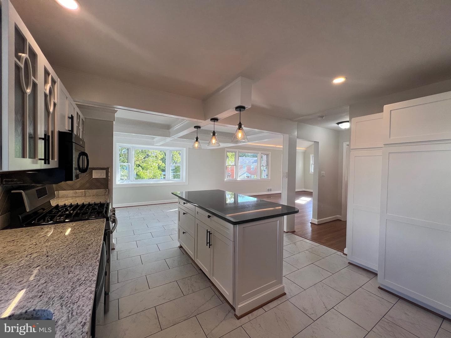 8107 Chester Street photo 25