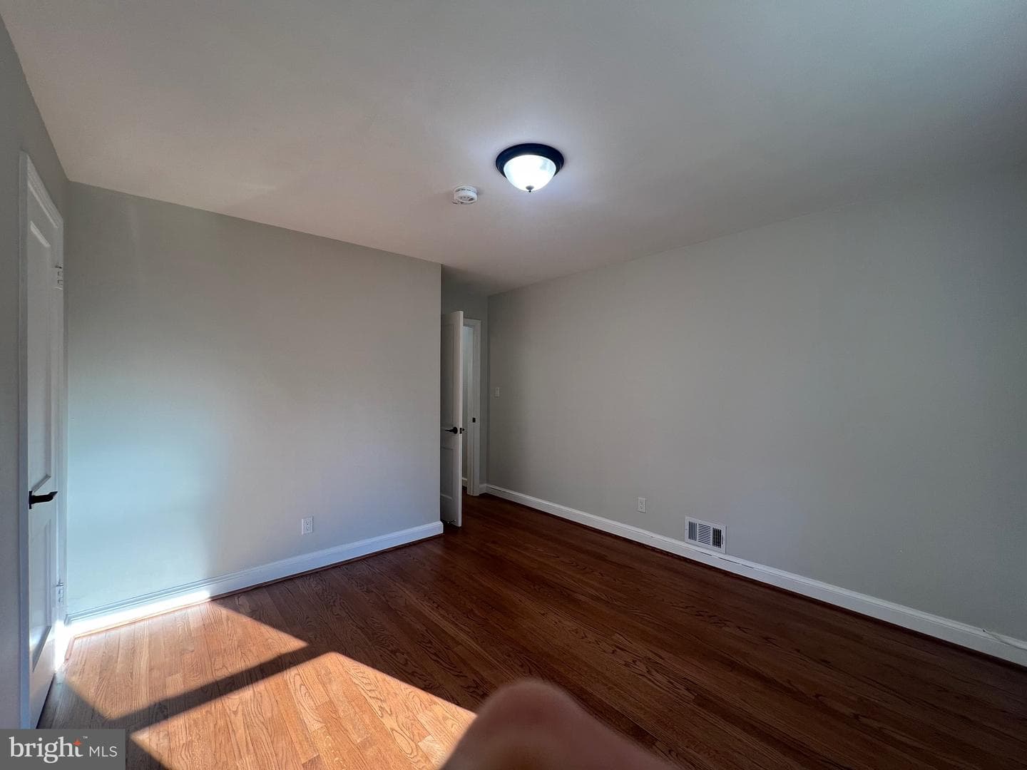 8107 Chester Street photo 32