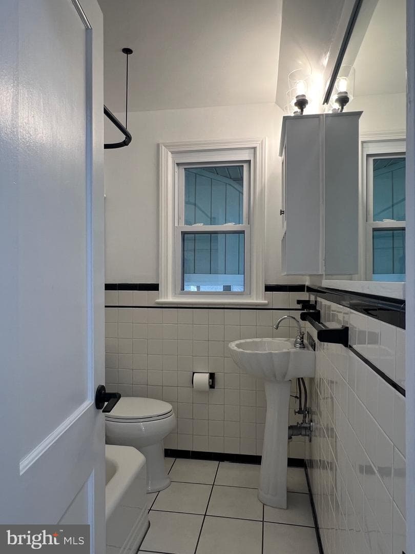 8107 Chester Street photo 34