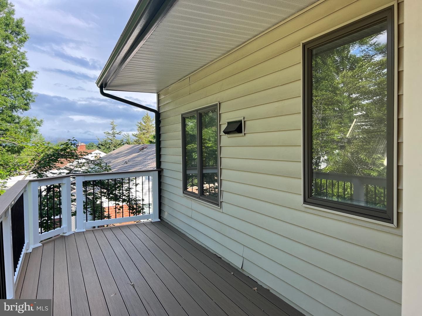 8107 Chester Street photo 45