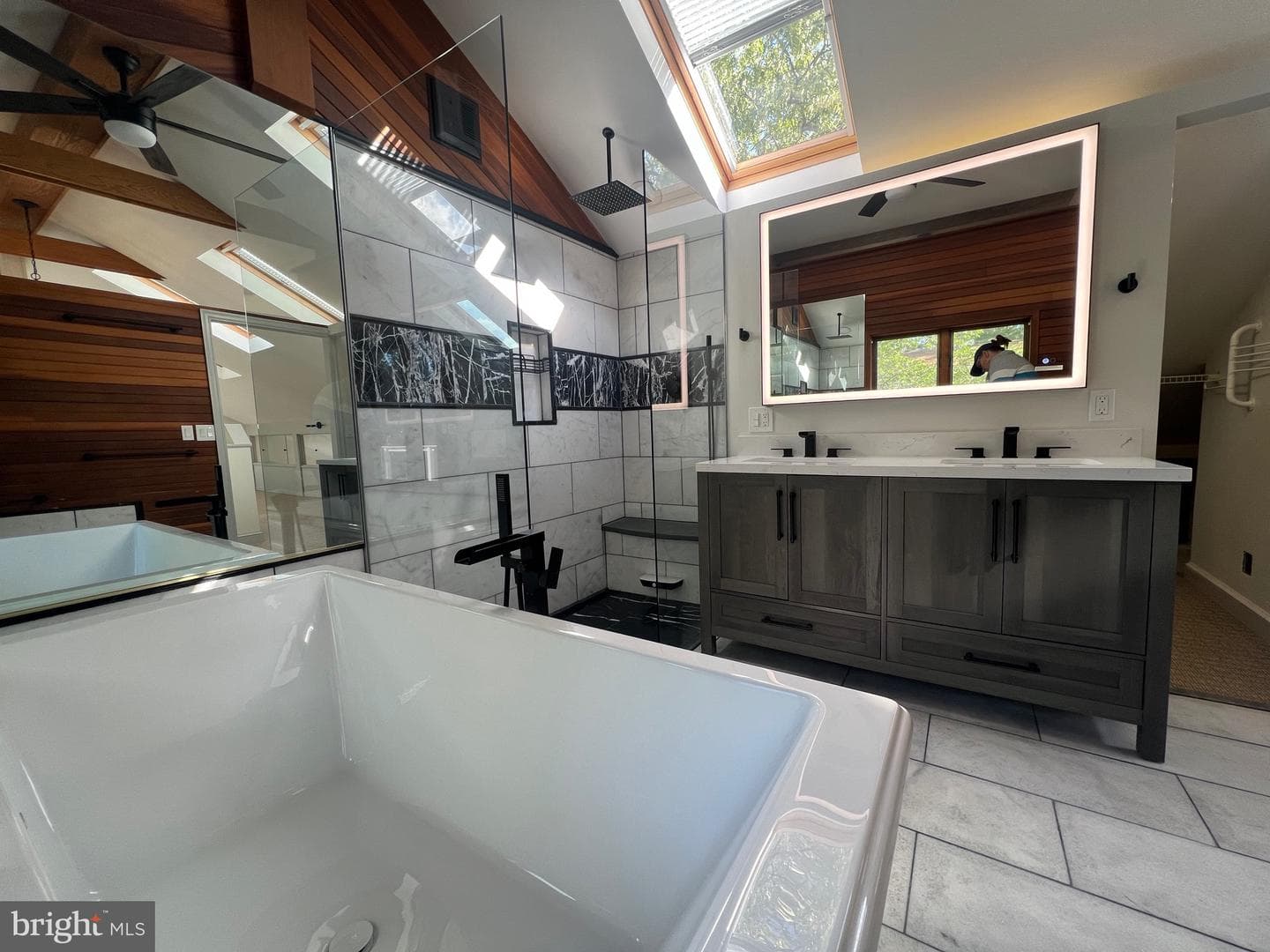 8107 Chester Street photo 52