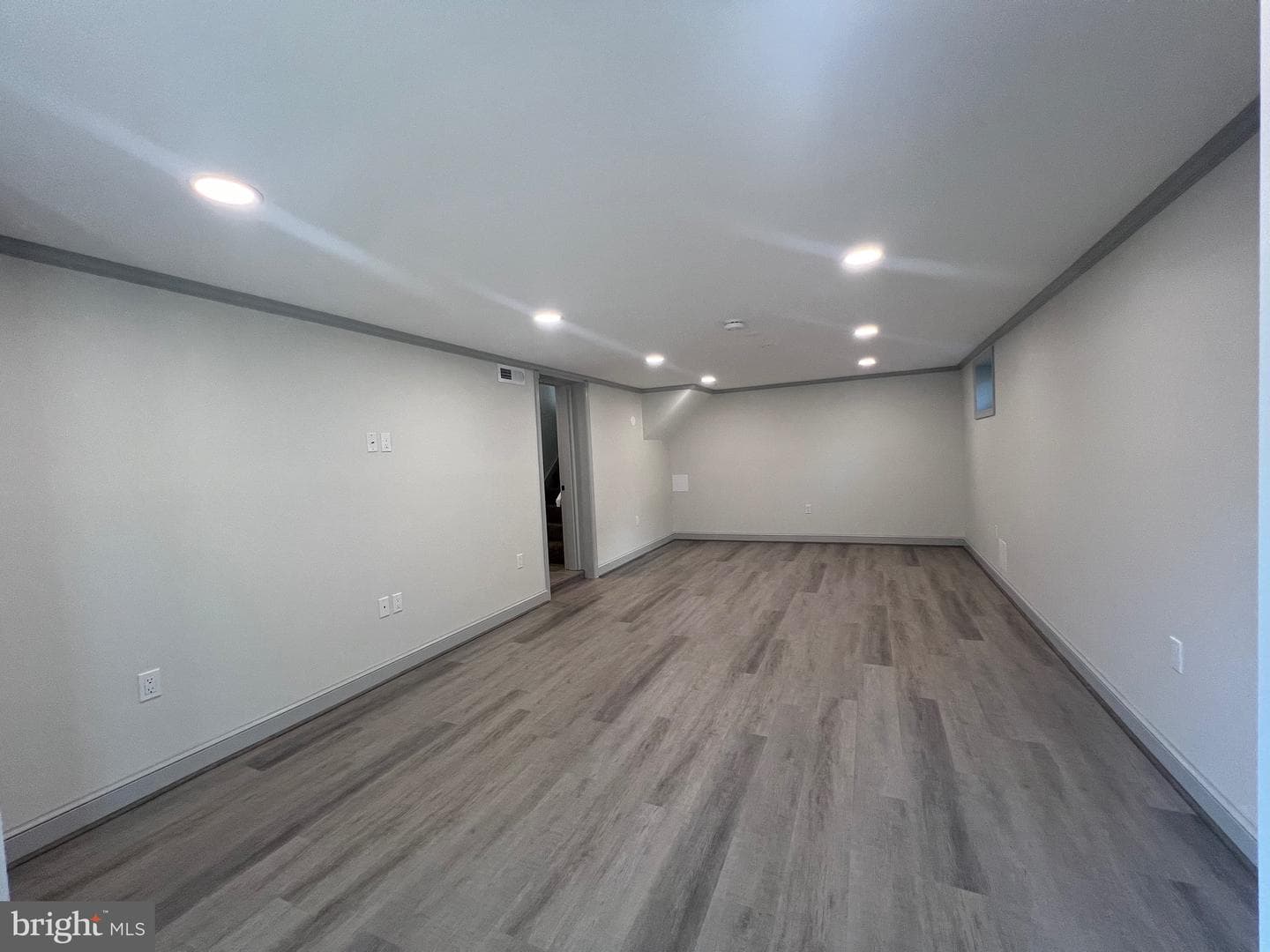 8107 Chester Street photo 71