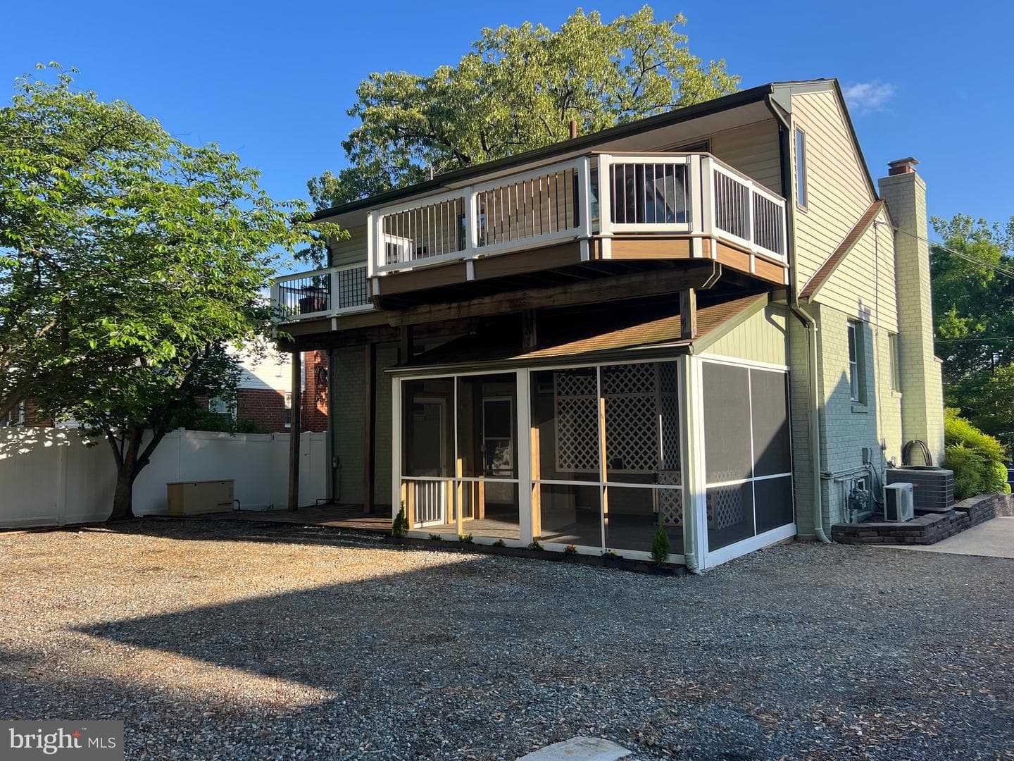 8107 Chester Street photo 9