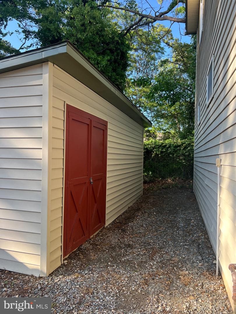8107 Chester Street photo 91