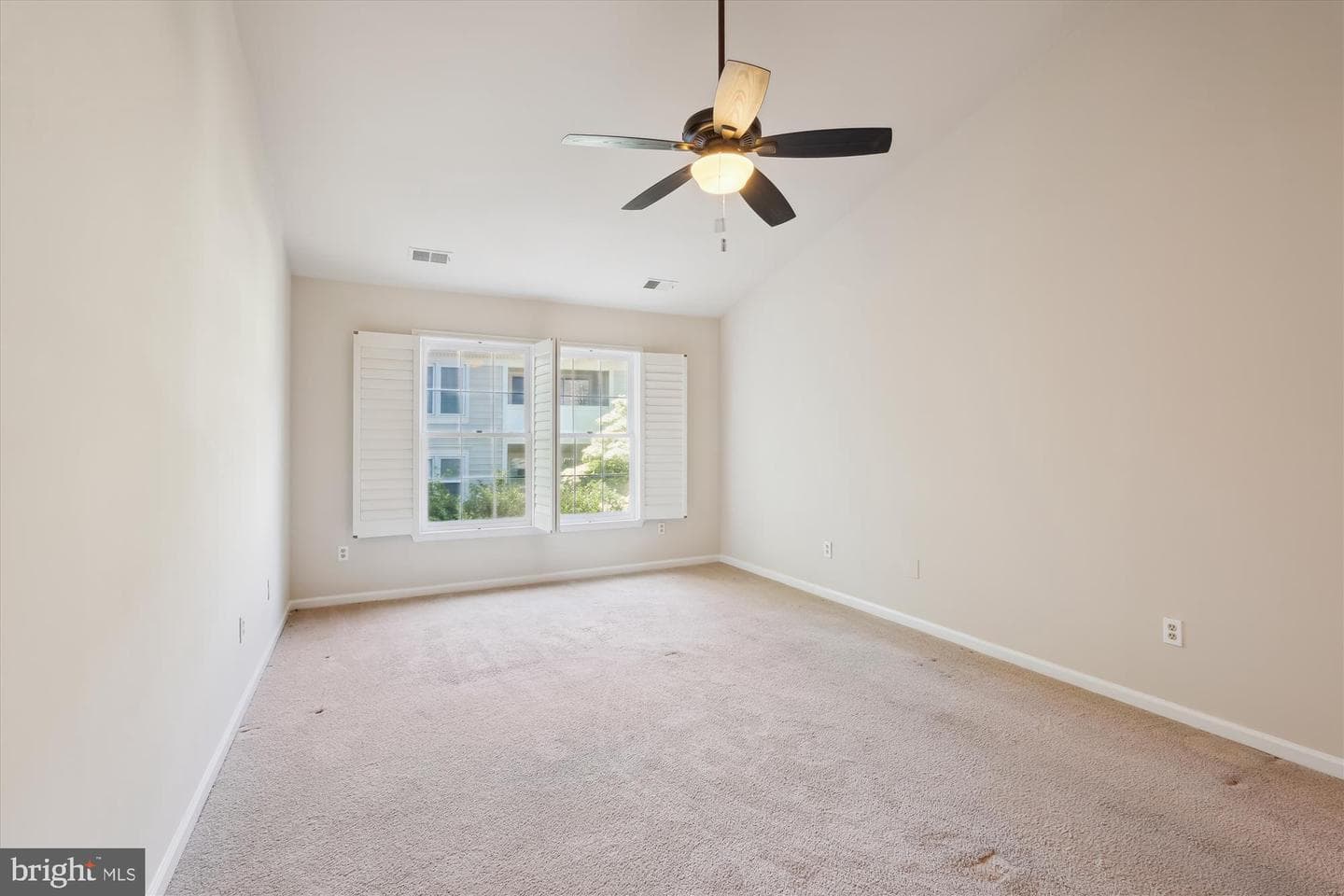 10924 Bloomingdale Drive photo 24