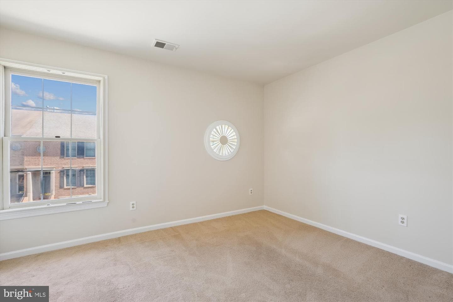 10924 Bloomingdale Drive photo 27